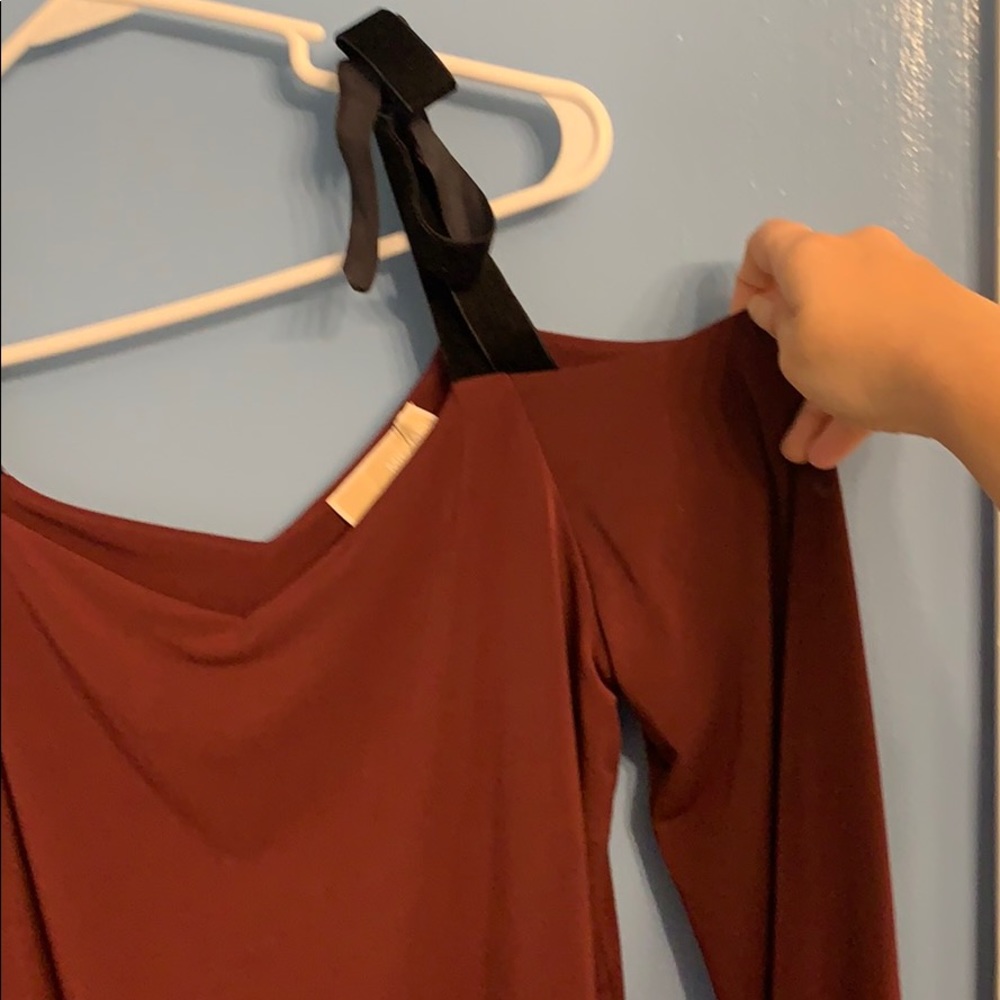 Michael Kors cold shoulder tie wine shirt Medium - Picture 4 of 4